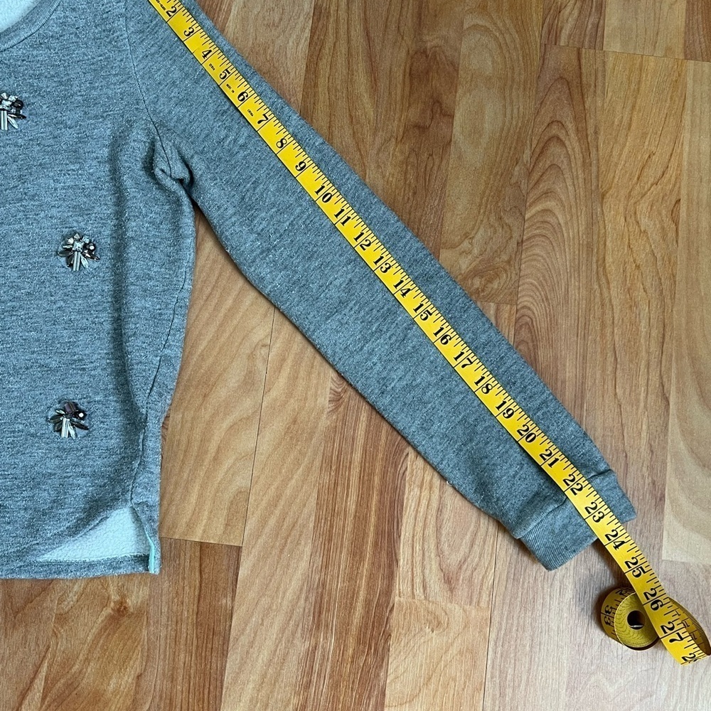 Anthropologie 2pc Bundle Silver Gray Gem Detail Sweater + Flutter Cap Sleeve tee - Picture 12 of 16